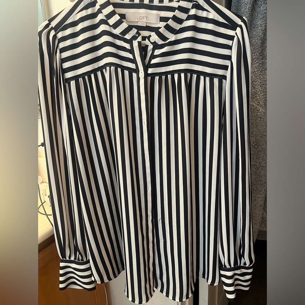 Long sleeve black and white blouse